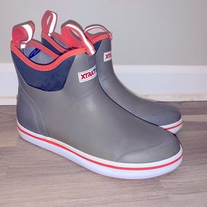 Xtratuf Women's Salmon Sisters 6" Ankle Deck Boot